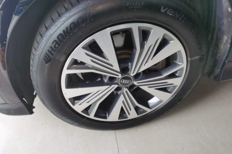 Used Audi Q5 e-tron 2023 40 e-tron Shining Edition Brocade Suit Left Front Wheel Hub