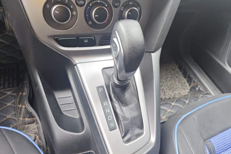 Used Ford Focus 2012 Hatchback 1.6L Automatic Comfort Model Gear Lever