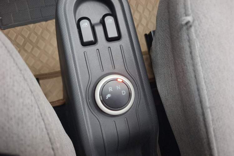 Used Wuling Hongguang MINIEV 2021 Macaron Premium Model – Lithium Iron Phosphate Gear Lever