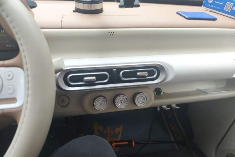 Used Wuling Hongguang MINIEV 2024 3rd Generation 215km Youth Edition Audio And AC Panel