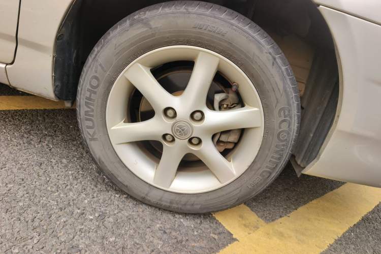 Used Toyota Corolla EX 2013 1.6L Automatic Excellence Edition Right Front Wheel Hub