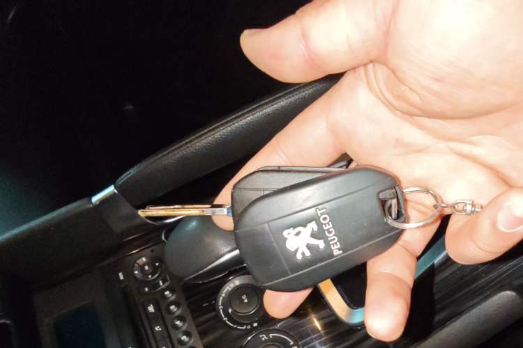 Used Peugeot 3008 2015 2.0L Automatic Classic Edition Vehicle Key