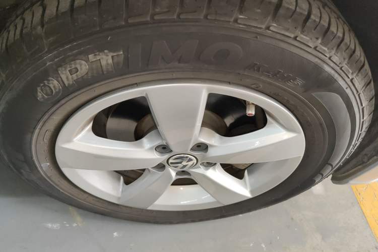 Used Volkswagen Lavida 2013 Revised Classic 1.6L Automatic Fashion Edition