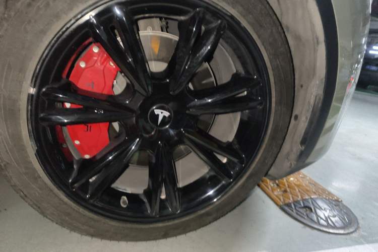 Used Tesla Model Y 2022 Revised Version Rear-Wheel Drive Right Front Wheel Hub