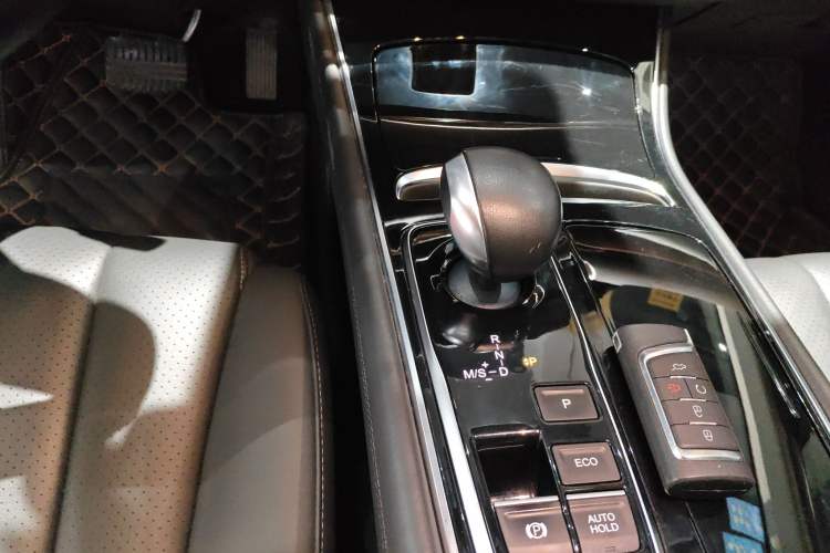 Used GAC Trumpchi GA6 2019 270T Automatic Prestige Edition Gear Lever