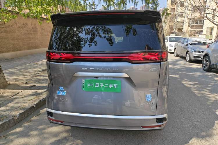 Used Denza D9 2022 DM-i 1040 Prestige Model