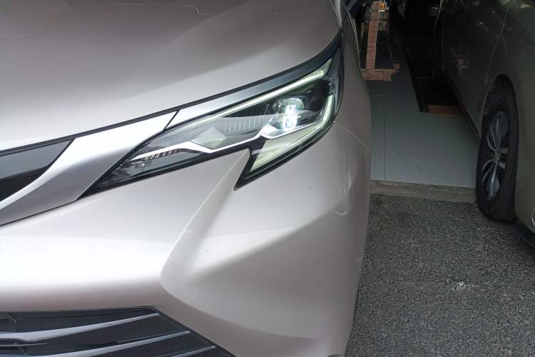 Used Toyota SIENNA 2021 2.5L Hybrid Premium Edition