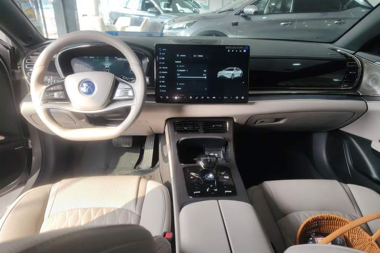 Used BYD Han 2025 DM-i Intelligent Driving Edition 125KM LiDAR Flagship Model
