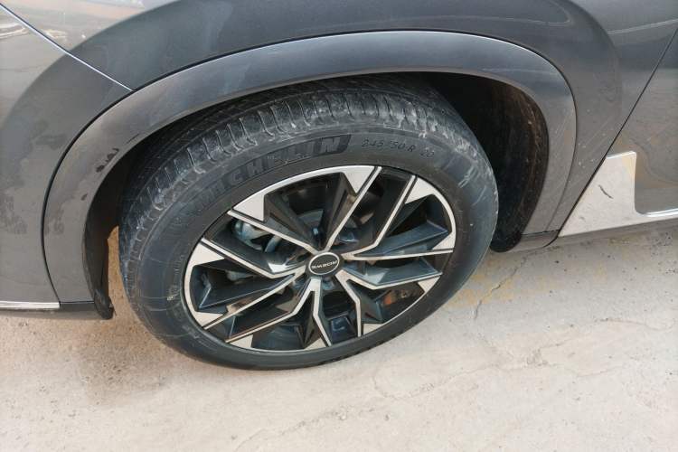 Used Roewe RX9 2023 2.0T Two-Wheel Drive Enjoyment Version Left Front Wheel Hub