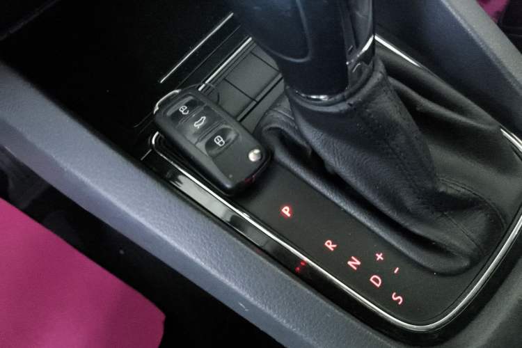 Used Volkswagen Sagitar 2017 230TSI Automatic Comfort Version
