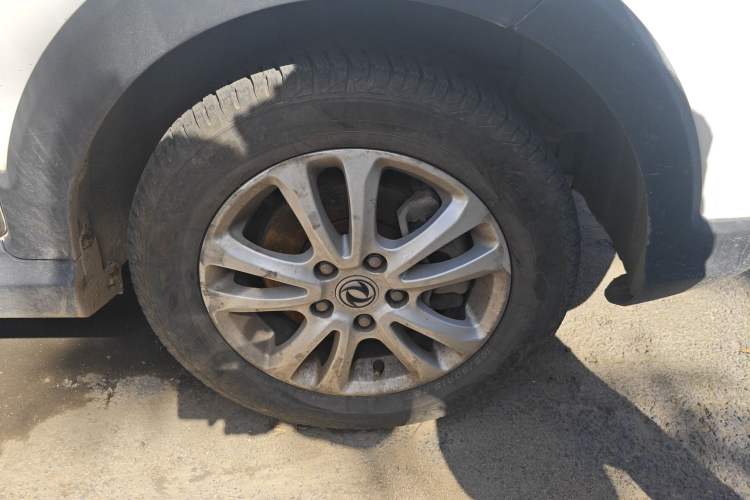 Used Dongfeng Fengon 370 2016 1.5L Manual Standard Edition SFG15-02 7 Seats Right Front Wheel Hub