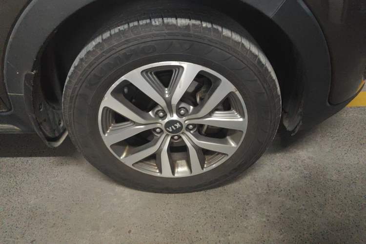 Used Kia Sportage R 2015 2.0L Automatic Two-Wheel Drive GLS Right Front Wheel Hub
