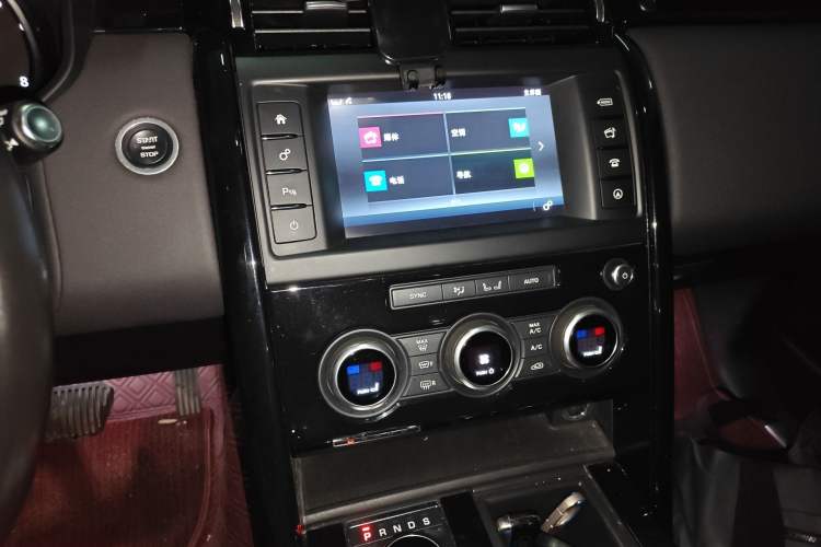 Used Land Rover Discovery 2017 3.0 SC V6 SE Audio And AC Panel