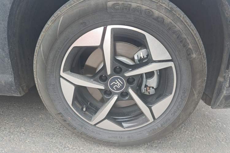 Used BYD Yuan UP 2024 401KM Leading Edition Right Front Wheel Hub