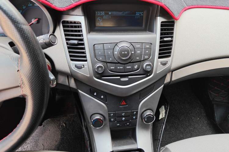 Used Chevrolet Cruze 2013 1.6L SE WTCC Edition MT Audio And AC Panel