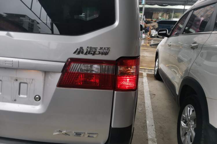 Used Jinbei Hiace X30 2023 1.5L Super-Comfortable Passenger Van 5/6/7-Seater Non-Air-Conditioned Version Model SWC15M