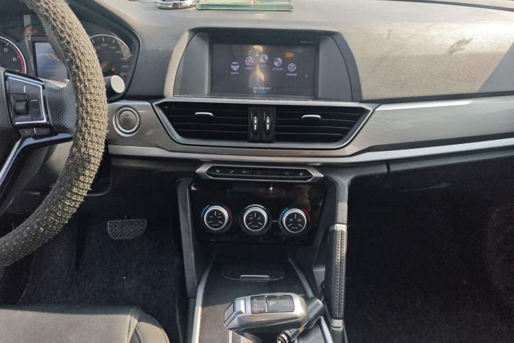 Used Haval H6 2018 Sport Edition 1.5T Automatic Two-Wheel Drive Elite Model China V Standard Audio And AC Panel