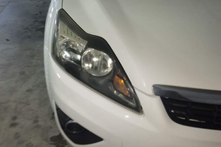 Used Ford Focus 2011 Hatchback 1.8L Automatic Fashion Edition Right Front Headlight