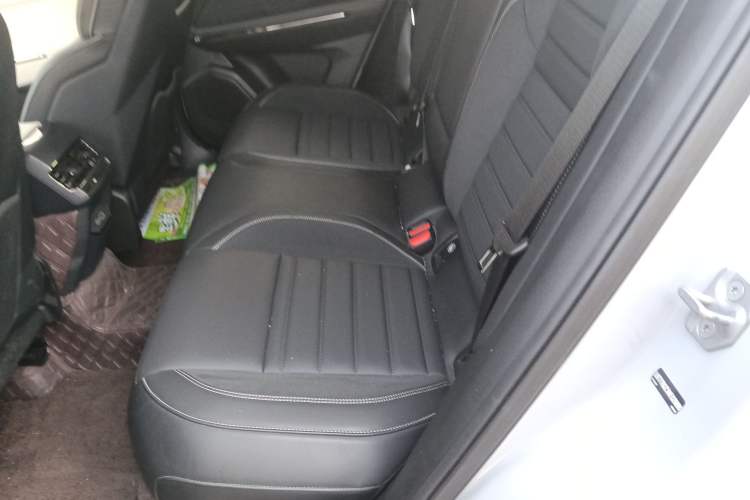 Used Lynk & Co 01 EM-P 2023 1.5TD EM-P Dawn Edition Interior 4