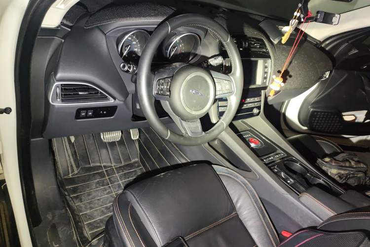 Used Jaguar F-PACE 2016 2.0T Two-Wheel Drive Urban Luxury Edition