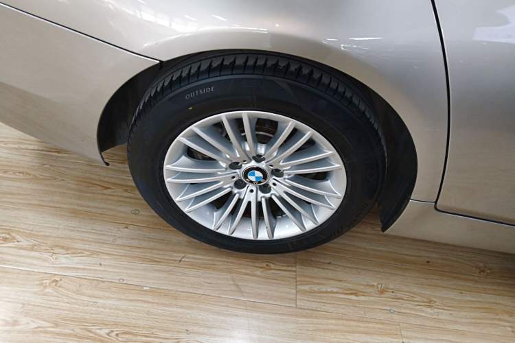 Used BMW 5 Series 2014 525Li Leading Model
