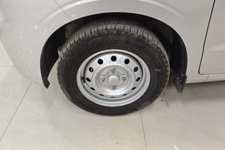 Used Wuling Hongguang V 2022 1.5L Jingqu Edition Electric-Assist LAR Exterior 4