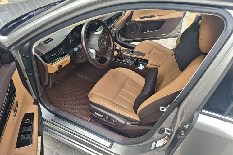 Used Lexus ES 2015 300h Comfort Edition