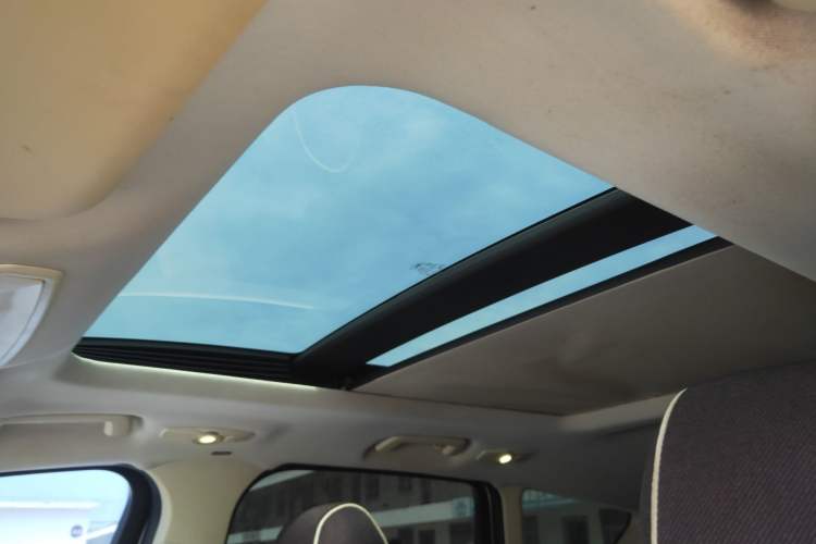 Used Ford Kuga 2015 2.0L GTDi Four-Wheel-Drive Sport Model Headliner