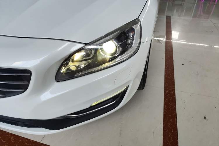 Used Volvo V60 2015 T5 Zhiyi Edition
