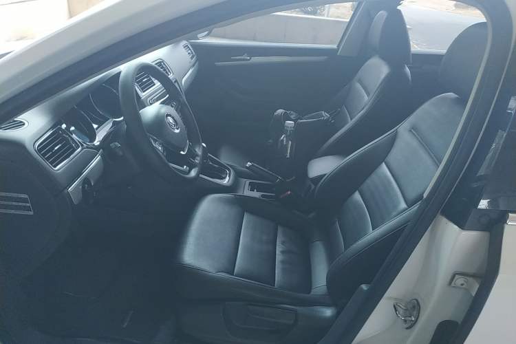 Used Volkswagen Sagitar 2017 230TSI Automatic Comfort Version