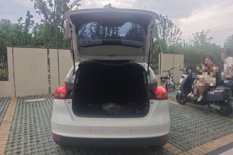 Used Ford Focus 2015 Hatchback 1.6L Automatic Fashion Edition
