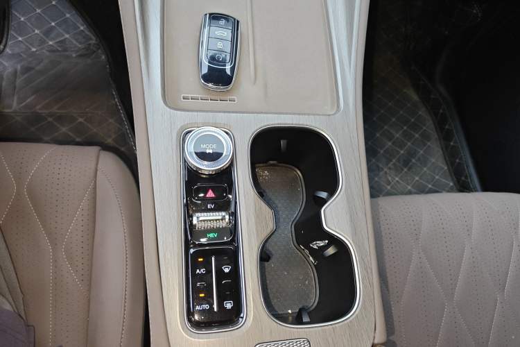 Used Chery Tiggo 8 PLUS C-DM 2025 1.5T 116 km Prestige Version 5 Seats