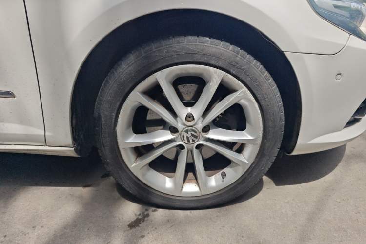 Used Volkswagen FAW-Volkswagen CC 2013 1.8TSI Luxury Model Right Front Wheel Hub