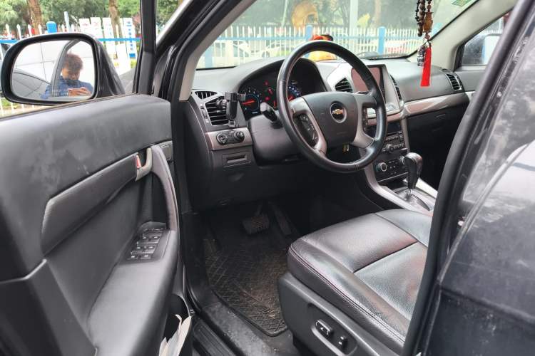 Used Chevrolet Captiva 2011 2.4 AT 7-Seater Luxury Edition Driver Seat