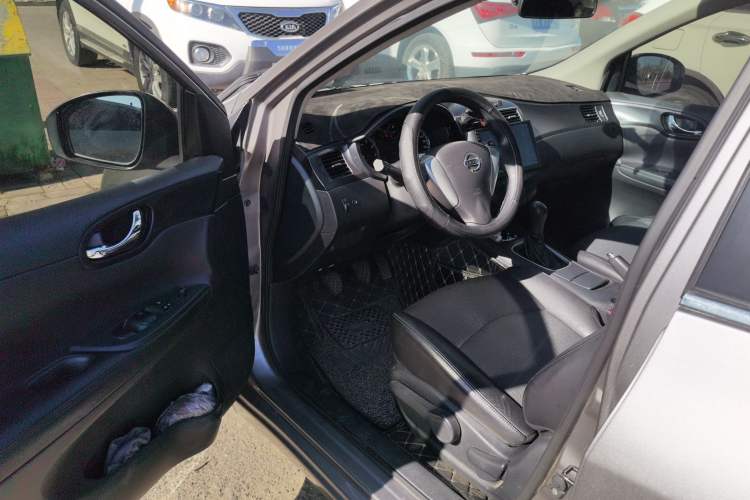 Used Nissan Tiida 2011 1.6L Manual Smart Version
