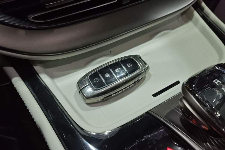 Used Denza D9 2022 DM-i 970 Four-Wheel Drive Prestige Model