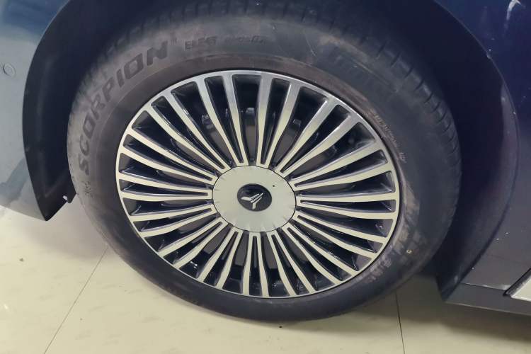 Used VOYAH Dream 2025 PHEV Four-Wheel-Drive Flagship Kunpeng Edition Exterior 4