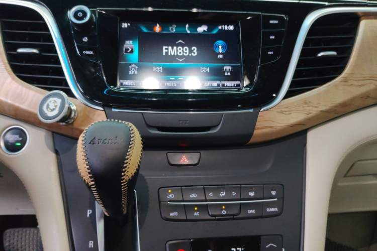 Used Buick GL8 2017 ES 28T Comfort Model China V Standard