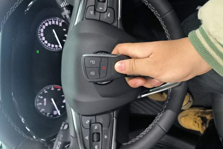 Used Buick Envision 2022 Encore S 552T Two-Wheel-Drive Luxury Model Interior 1