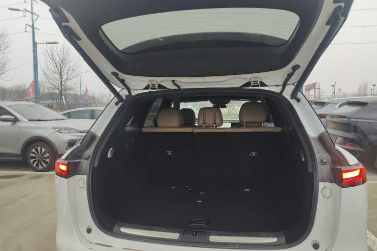 Used XPeng G9 2025 625 Long-Range Max Trunk