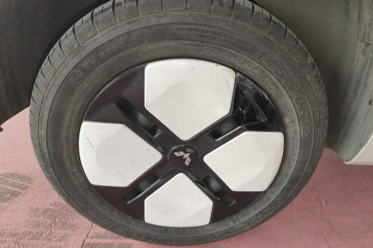 Used Wuling Hongguang MINIEV 2024 3rd Generation 215km Youth Edition Right Rear Wheel Hub