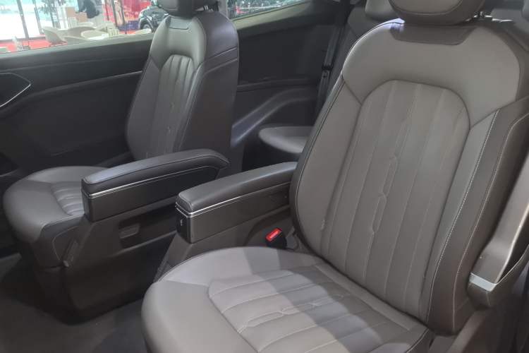 Used Volkswagen Viloran 2024 330TSI Luxury Edition
