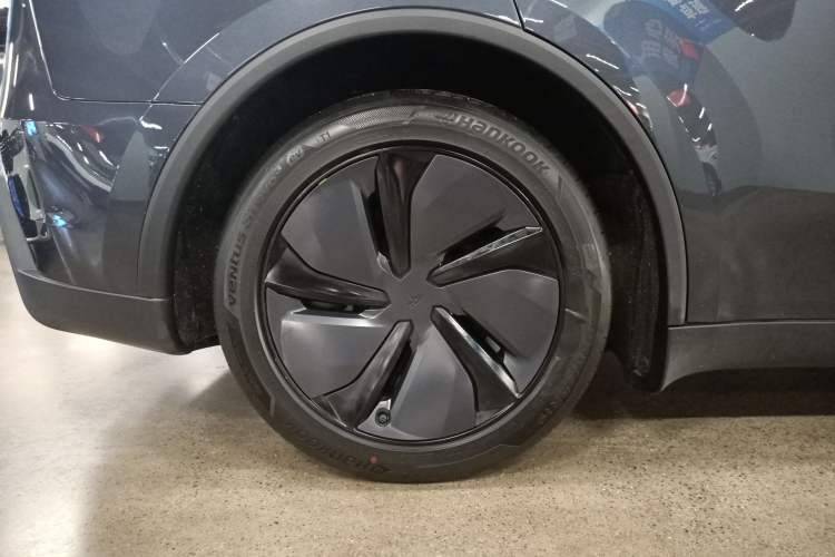 Used Tesla Model Y 2025 Long-Range All-Wheel Drive First Edition