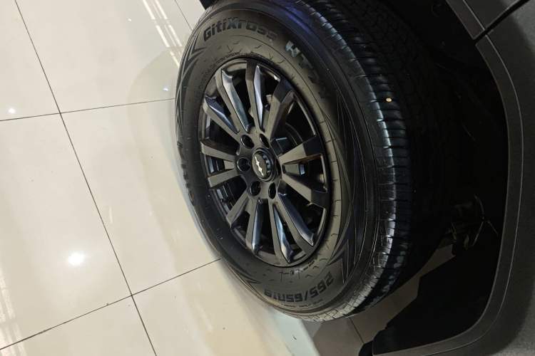 Used Formula Leopard 5 2023 Navigator Edition
