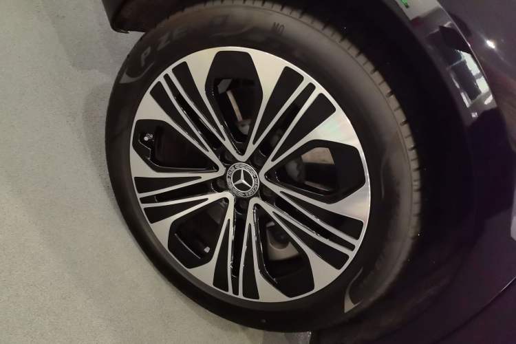 Used Mercedes-Benz E-Class New Energy 2024 E 350 e L Plug-in Hybrid Sedan Exterior 5