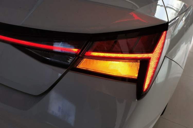 Used Hyundai Elantra 2022 1.5L CVT LUX Prestige Edition Right Rear Taillight