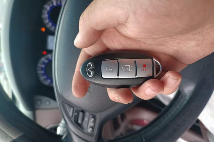 Used Infiniti QX50 2013 2.5L Two-Wheel-Drive Elegant Edition