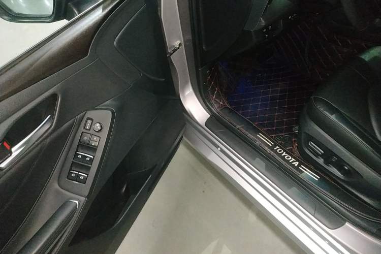 Used Toyota Avalon 2019 2.0L Luxury Edition China VI Standard
