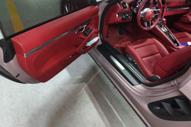 Used Porsche 718 2020 Cayman 2.0T
