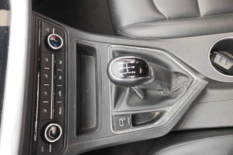Used Geely Auto Vision 2020 Revised 1.5L Manual Asian Games Edition Gear Lever